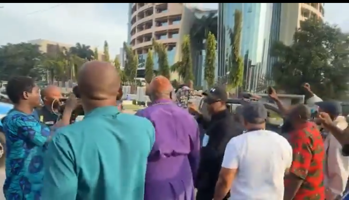 Tension in Abuja as Police Fire Teargas, Barricade Roads to Disperse #FreeNnamdiKanuNow Protesters