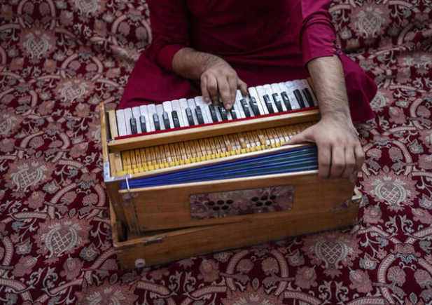 Taliban Arrests 14 for Playing Music and Singing