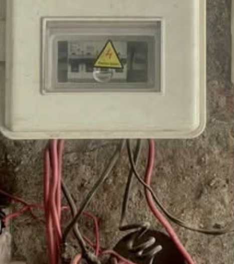 Shock in the Wires: Woman Discovers Former Tenant Secretly Tapped Neighbor’s Electricity After Strange Power Readings