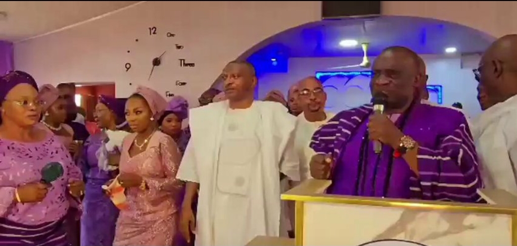 Heartbreaking Moment: Man Collapses and Dies at Wife’s 60th Birthday Thanksgiving in Lagos