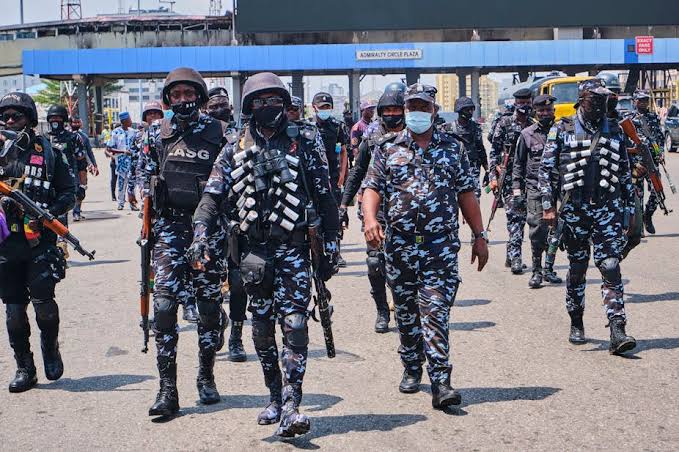 BREAKING: Retired Police Officers Storm Abuja in Protest Over Unpaid Pensions — Active Officers Attempt to Block Them