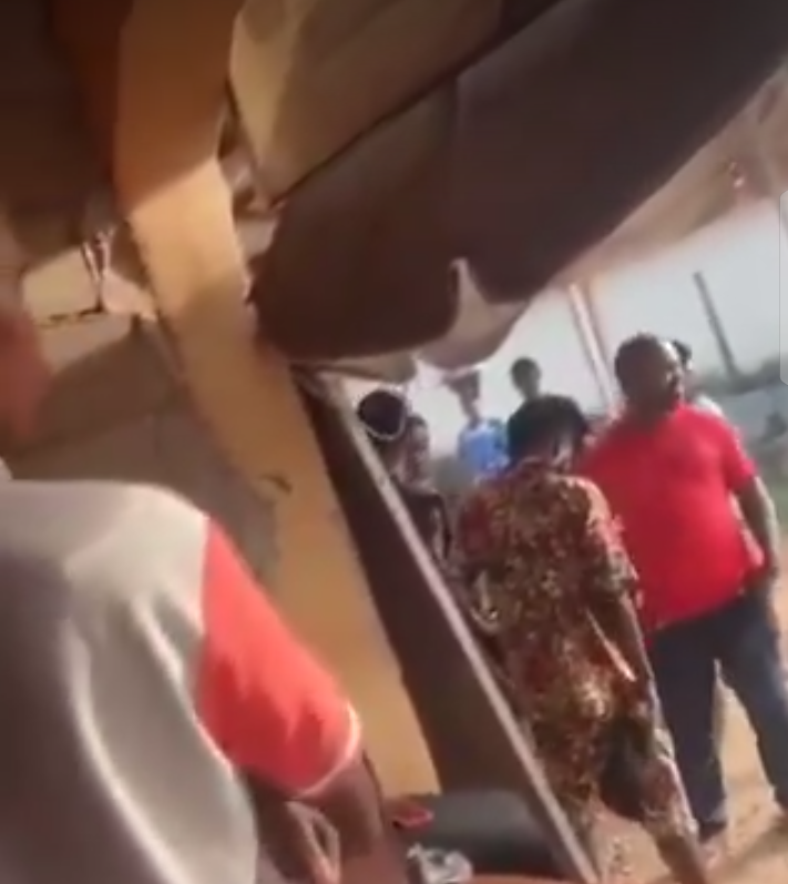 Chaos in Fayose Market as Soldier Brutally Attacks Civilian With Plank and Combat Knife in Ado-Ekiti