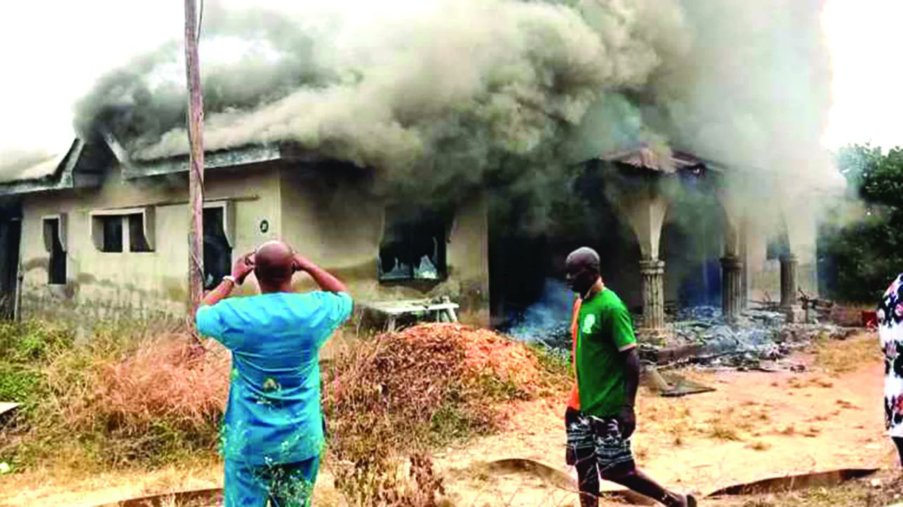 BREAKING: Chaos in Benue as Final-Year Students Set Principal’s House Ablaze Over NECO Scam