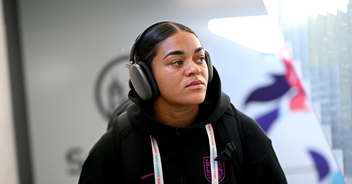 “We Can Thrive Without It” — Lucy Bronze Sends Strong Message to Social Media Platforms After Jess Carter Racially Abused