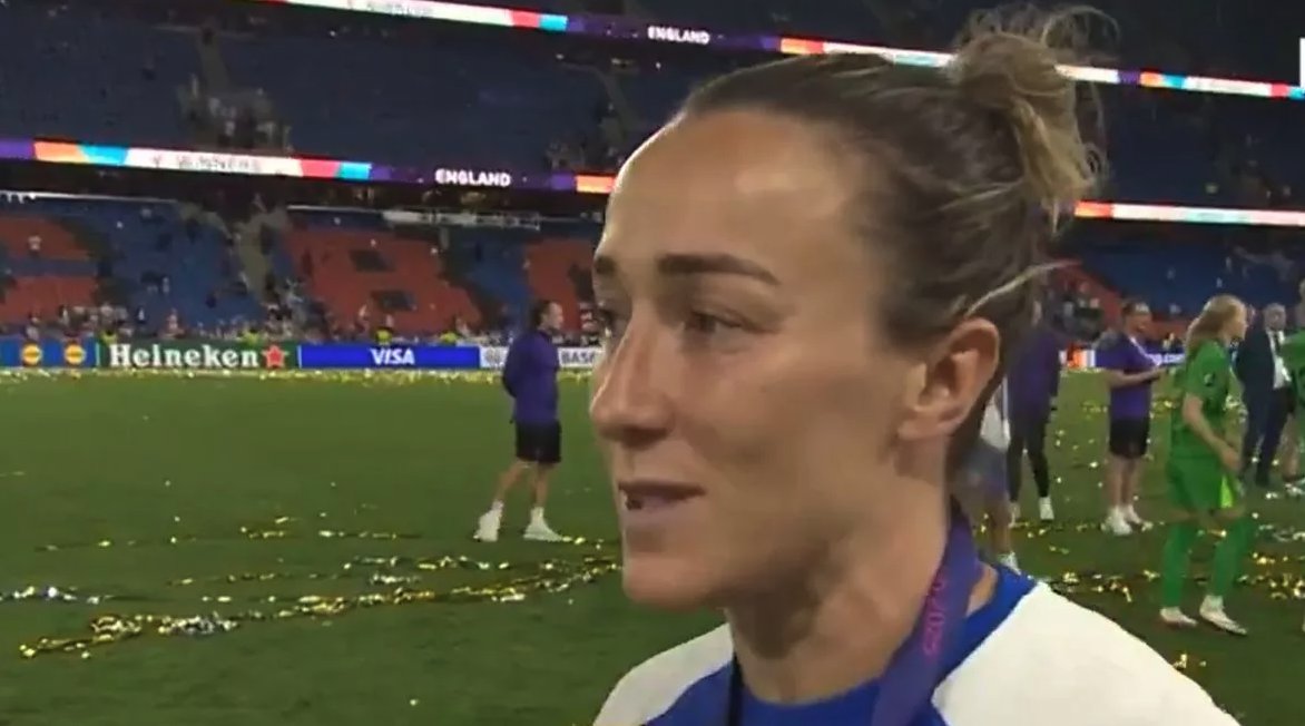 Lucy Bronze Played Through Euro 2025 With Fractured Tibia, Lifting Trophy in Defiance of Medical Odds