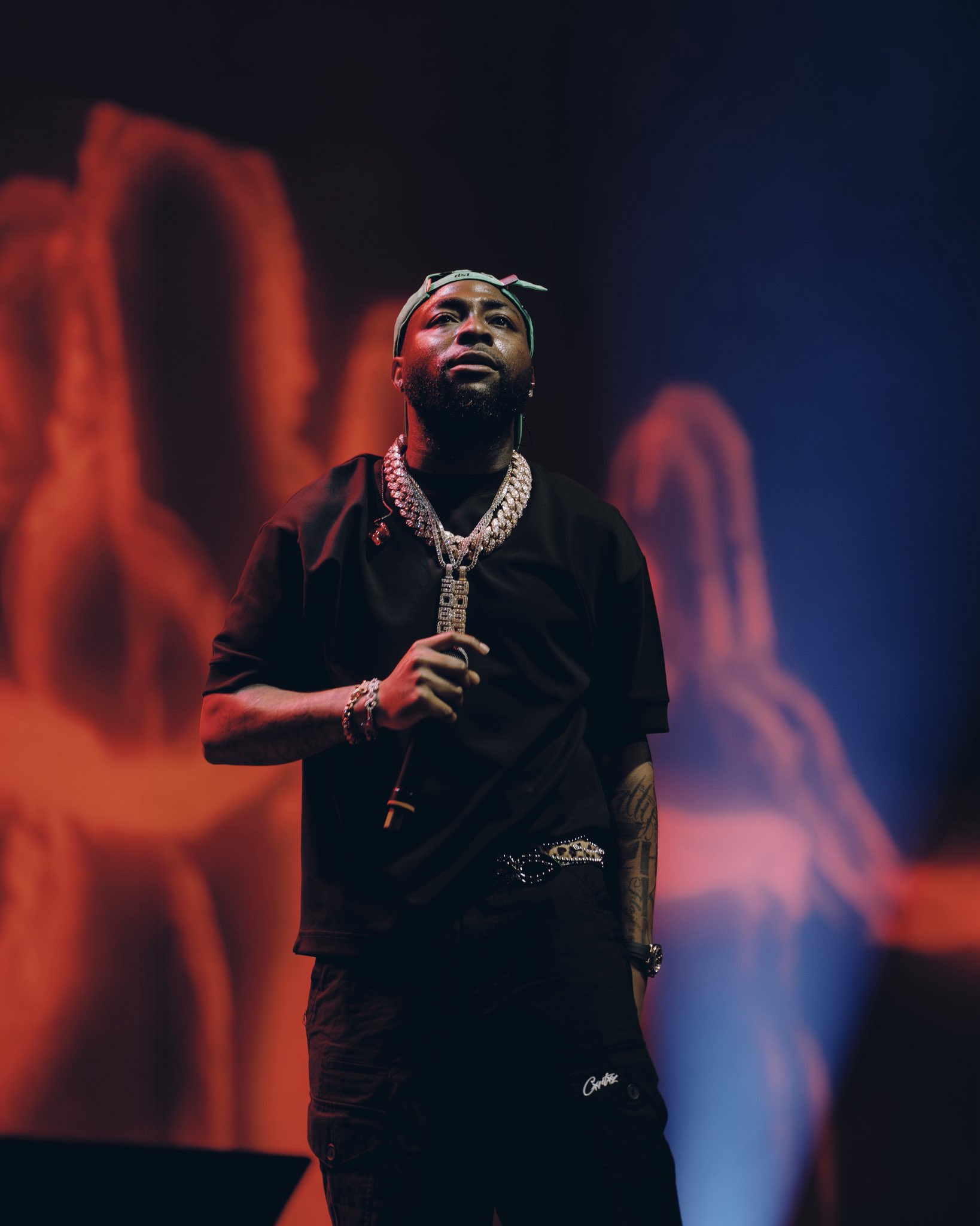 “Show Me Your Papa Car!” – Davido Fires Back in Explosive Clash with Troll Over Private Jet Ownership