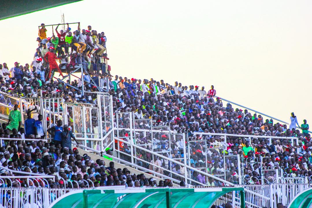 Violence Erupts as Kano Pillars Fans Invade Pitch in Chaotic NPFL Draw Against Shooting Stars